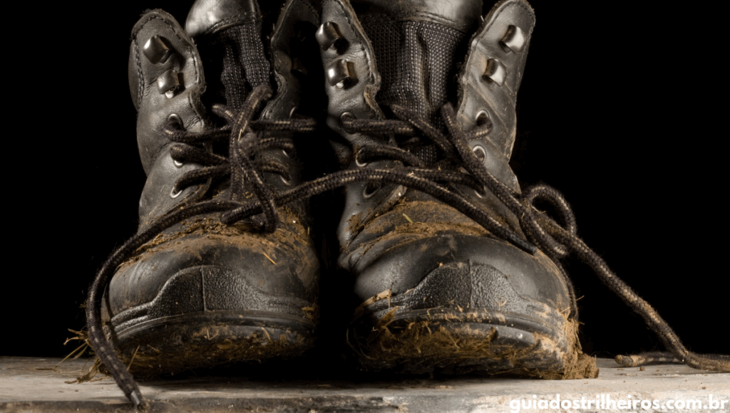 Como limpar coturno militar