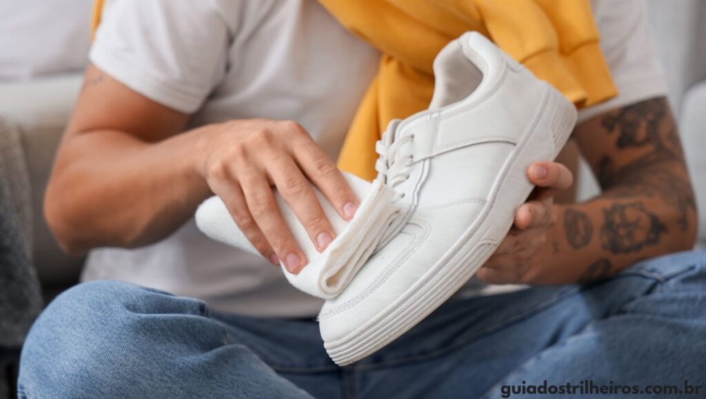 como limpar tênis branco de tecido