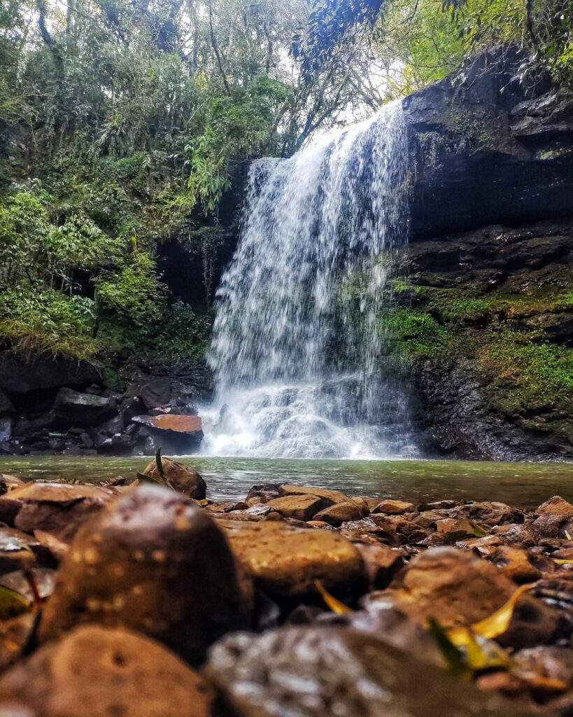 Cascata e Caverna dos Bugres