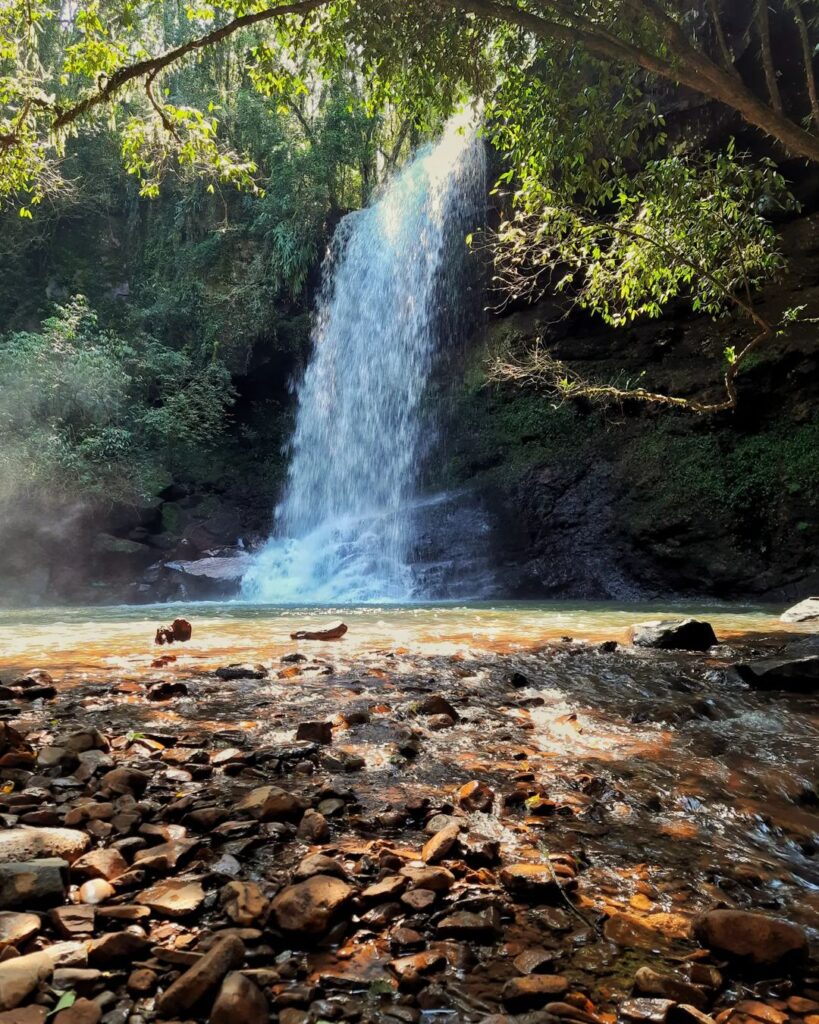 Cascata e Caverna dos Bugres