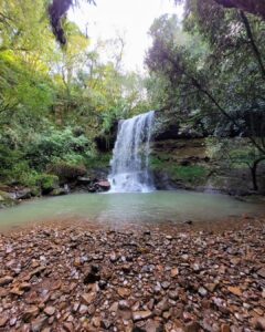 Cascata e Caverna dos Bugres