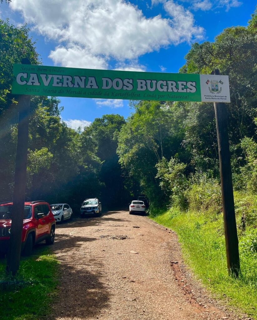 Cascata e Caverna dos Bugres