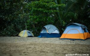 O que levar para acampar na praia