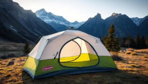 Barraca Coleman montada em ambiente de camping com paisagem natural ao fundo