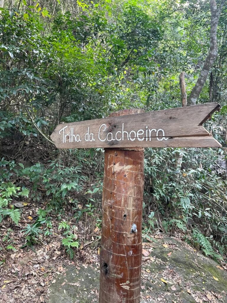 Inicio da trilha da cachoeira do mendanha